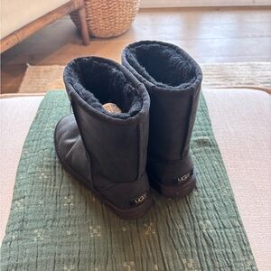 UGG Classic Short Leather Black Boots